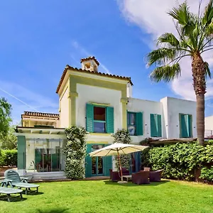 https://villa-adosado-en-ribera-del-emperador.1costadelsol.com